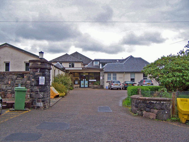 Dr. MacKinnon Memorial Hospital, Broadford - geograph.org.uk - 992278" by Richard Dorrell is licensed under CC BY-SA 2.0.