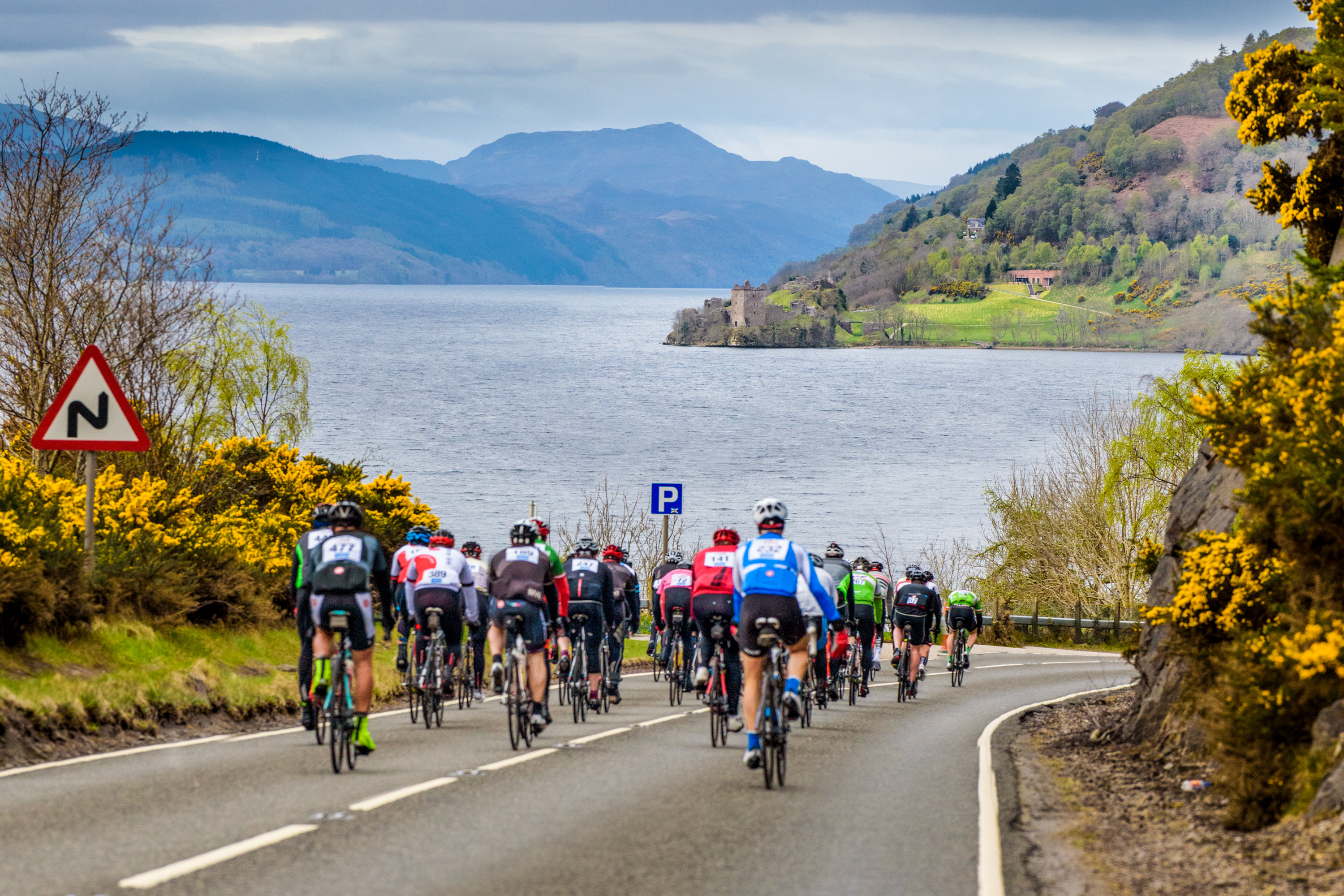 Riders set off around loch ness at 2017 etape loch ness